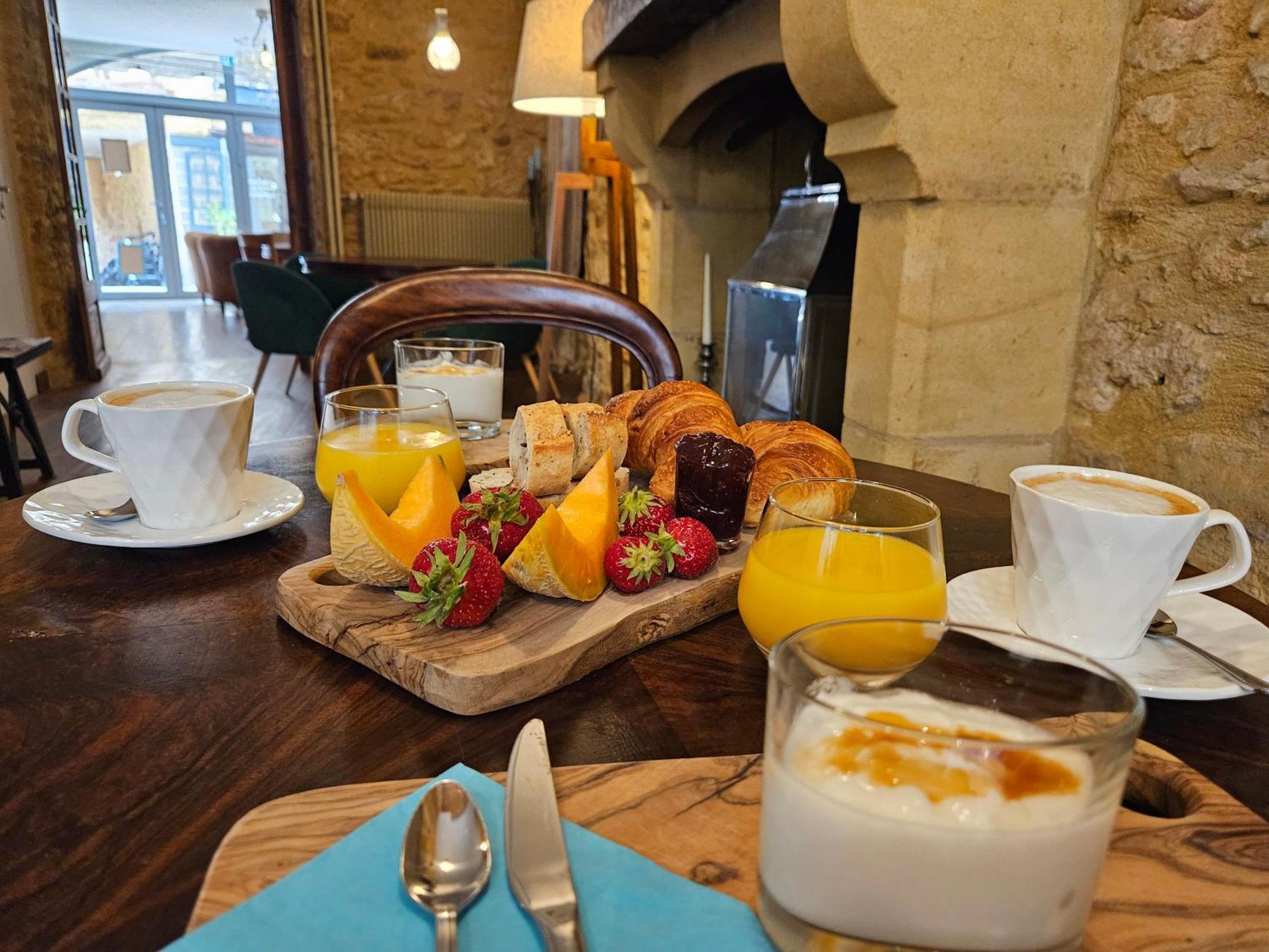 Planches Et Plonk Bed and Breakfast Belvès Eksteriør billede